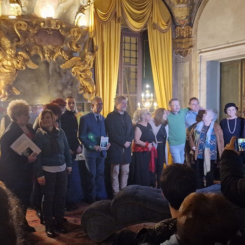 Emozioni E Applausi Alla Presentazione Del Libro Di Poesie Dello